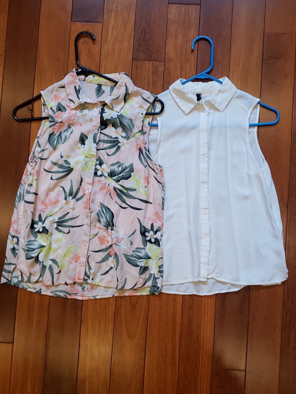 Bundle of 2 H&M Divided Sleeveless Collared Blouses. XS and Small